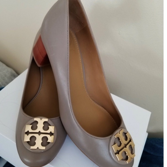 Tory Burch 'Claire' 50mm Round Toe Pump French Gray Leather - Picture 6 of 8